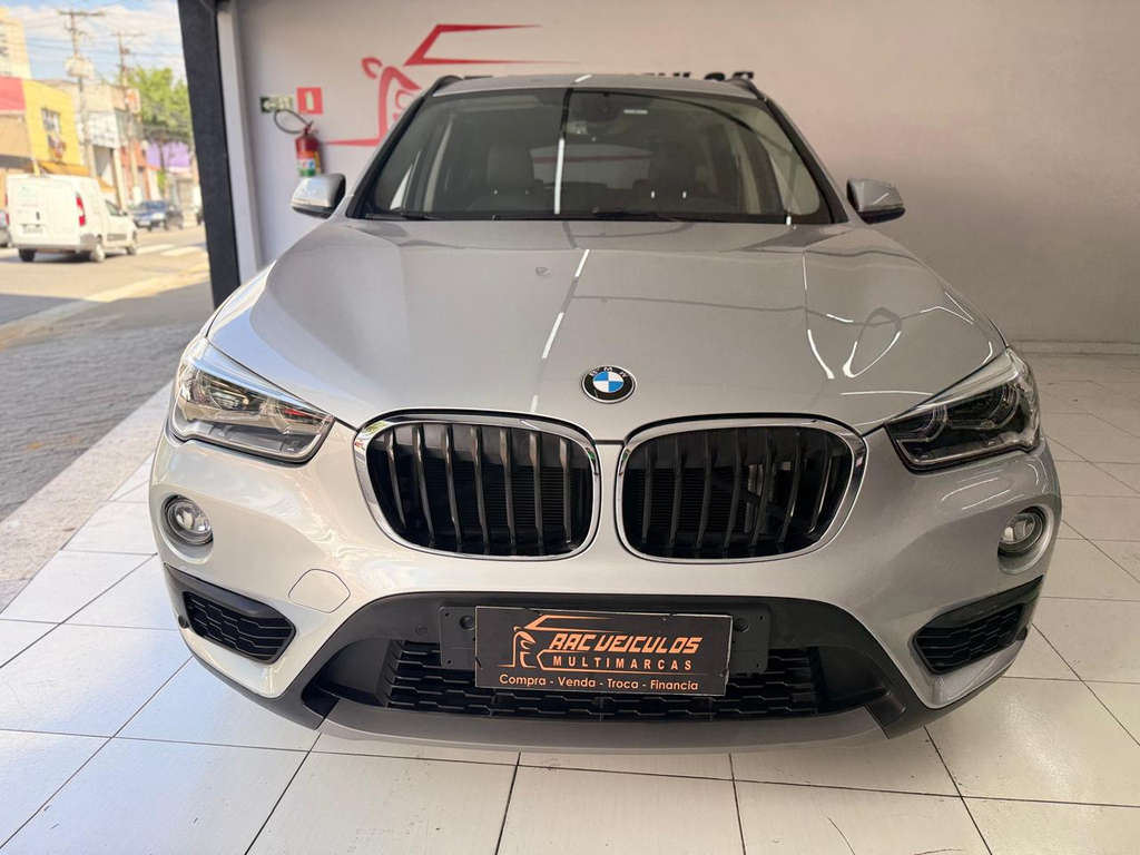 BMW X1 Prata