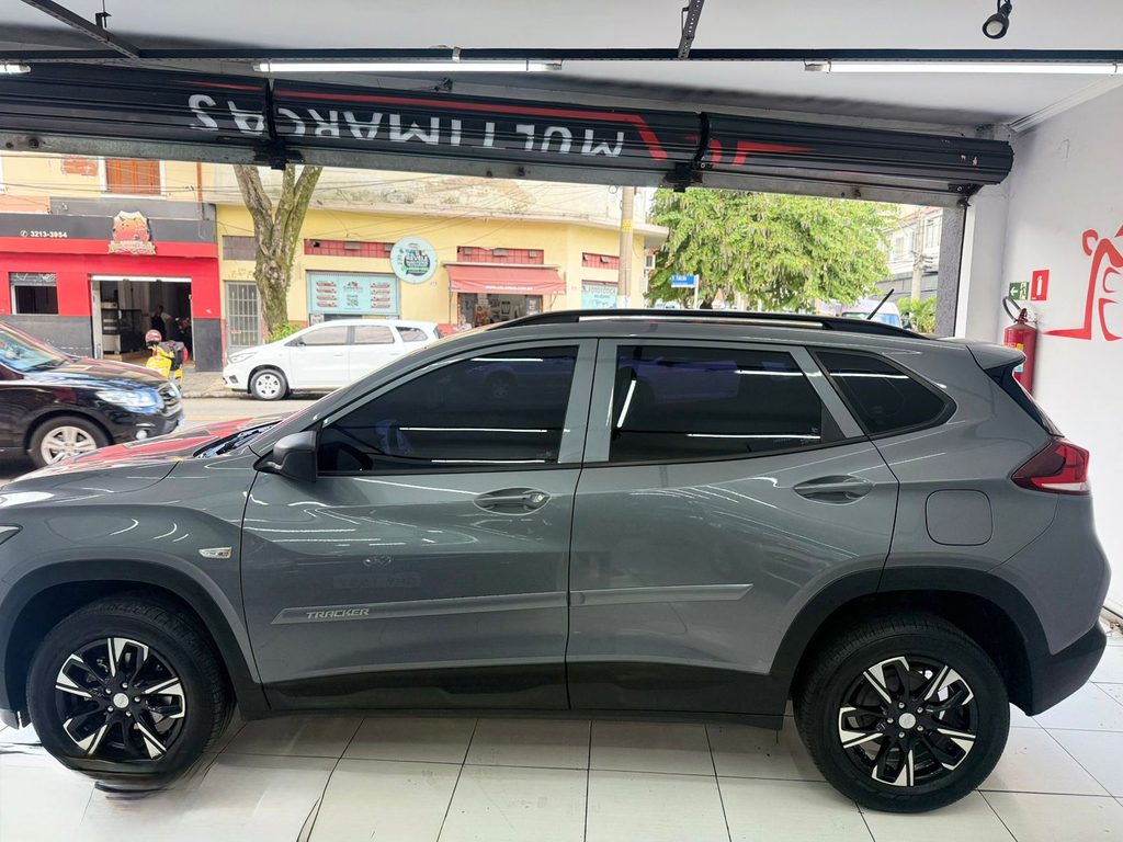 Chevrolet Tracker Cinza