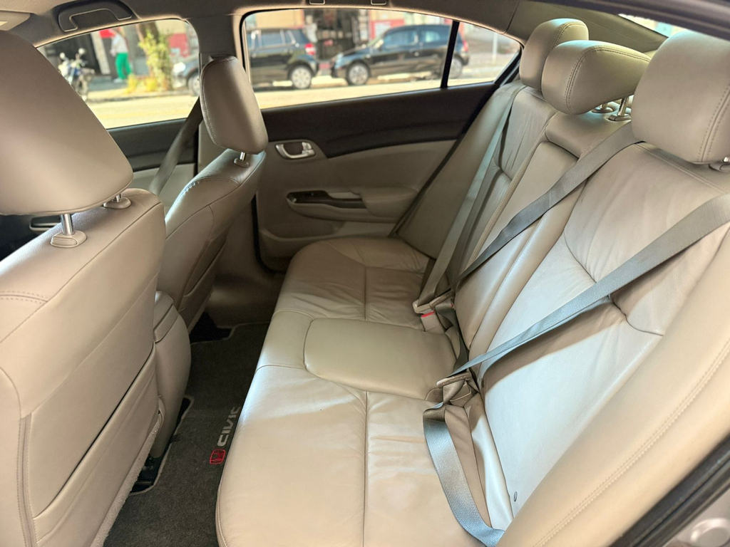 Honda Civic Cinza