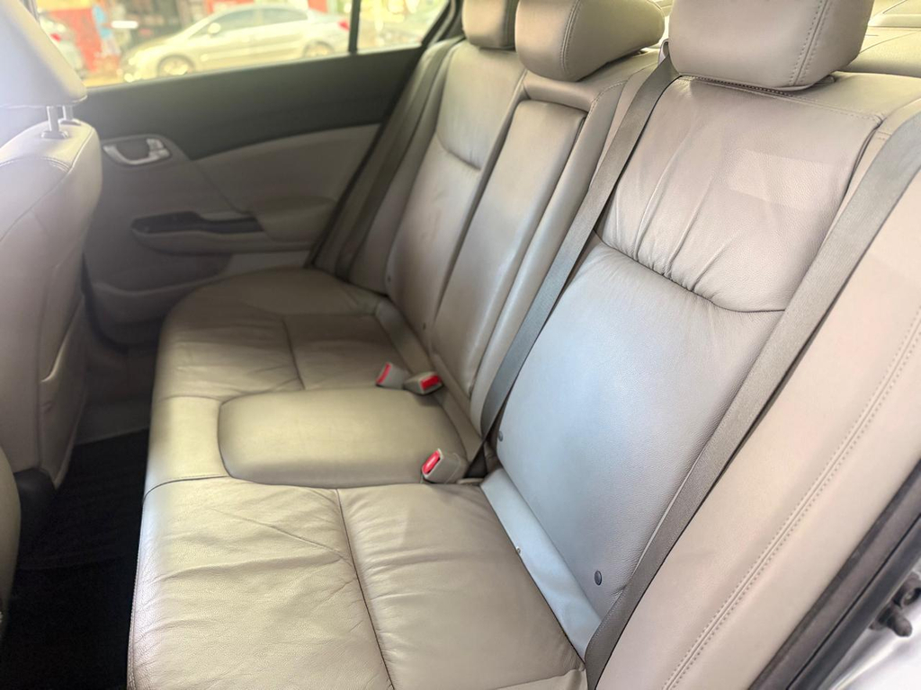 Honda Civic Cinza
