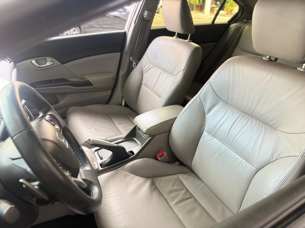 Honda Civic Cinza