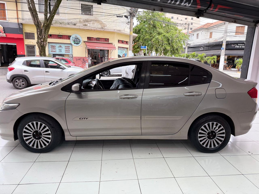 Honda City Dourado