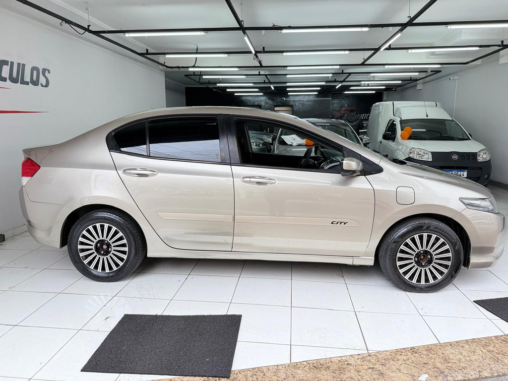 Honda City Dourado