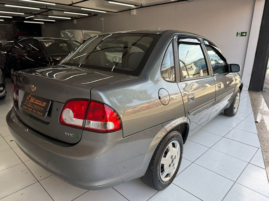 Chevrolet Classic Cinza