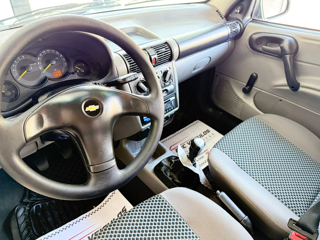 Chevrolet Classic Cinza