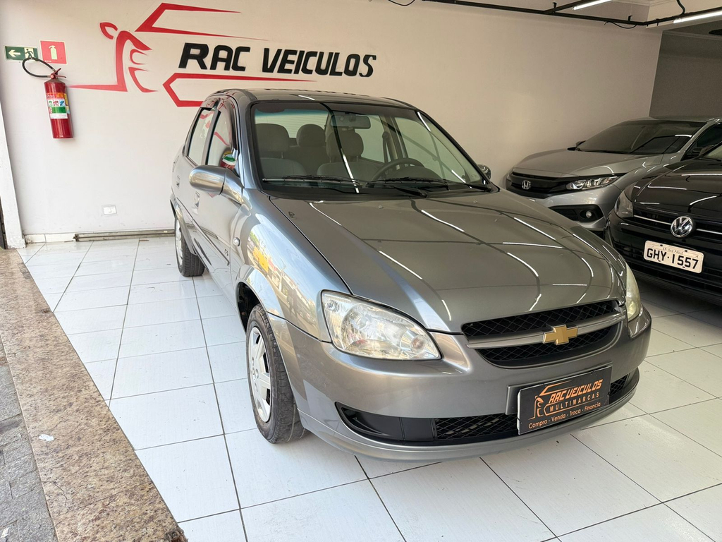 Chevrolet Classic Cinza