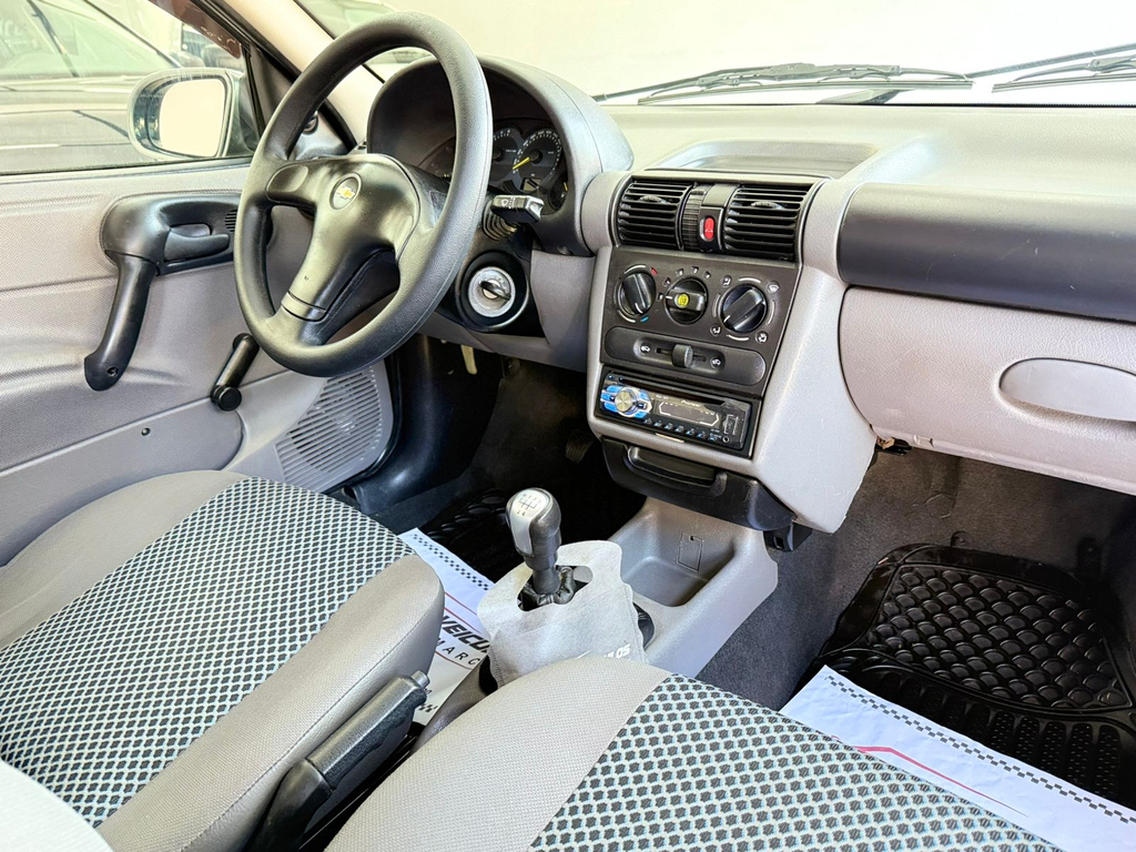 Chevrolet Classic Cinza