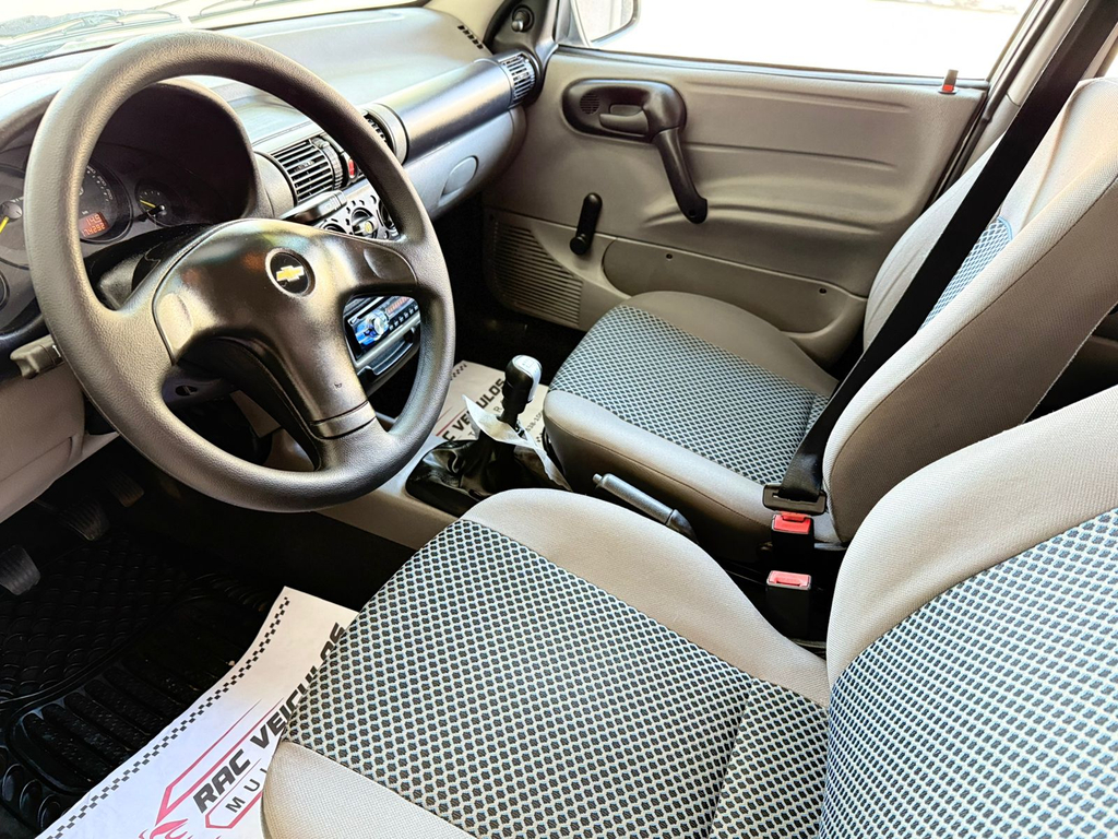 Chevrolet Classic Cinza