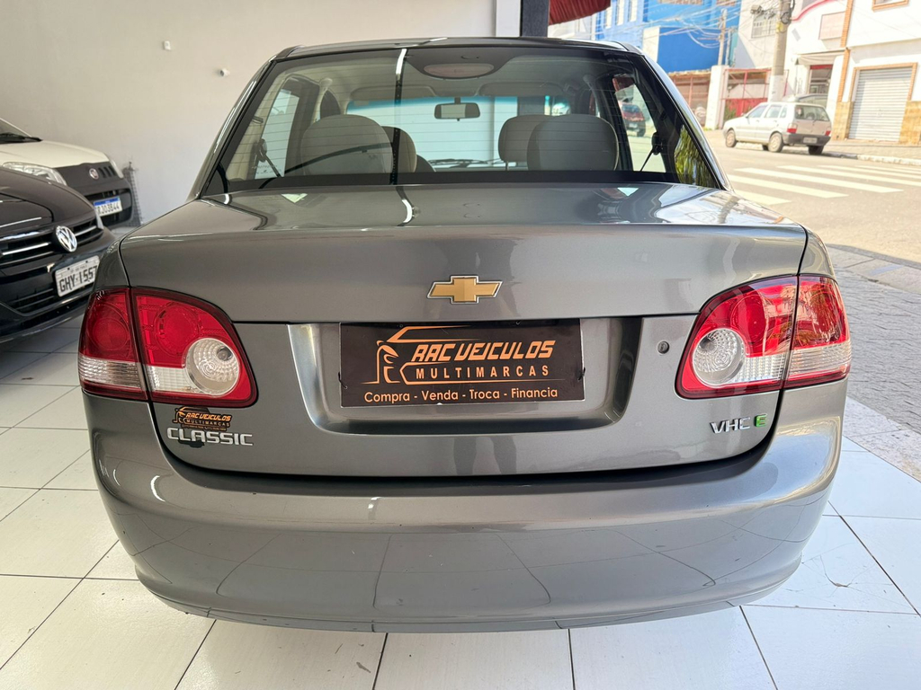 Chevrolet Classic Cinza