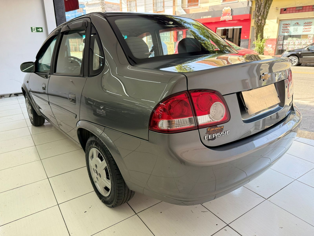 Chevrolet Classic Cinza