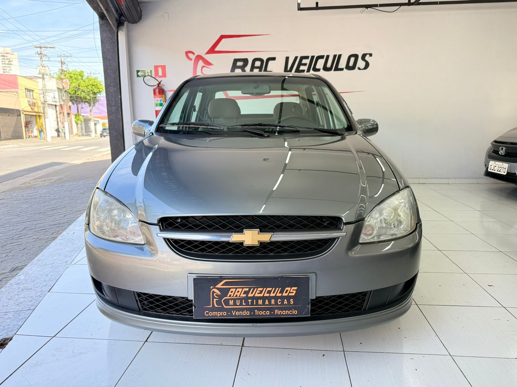 Chevrolet Classic Cinza