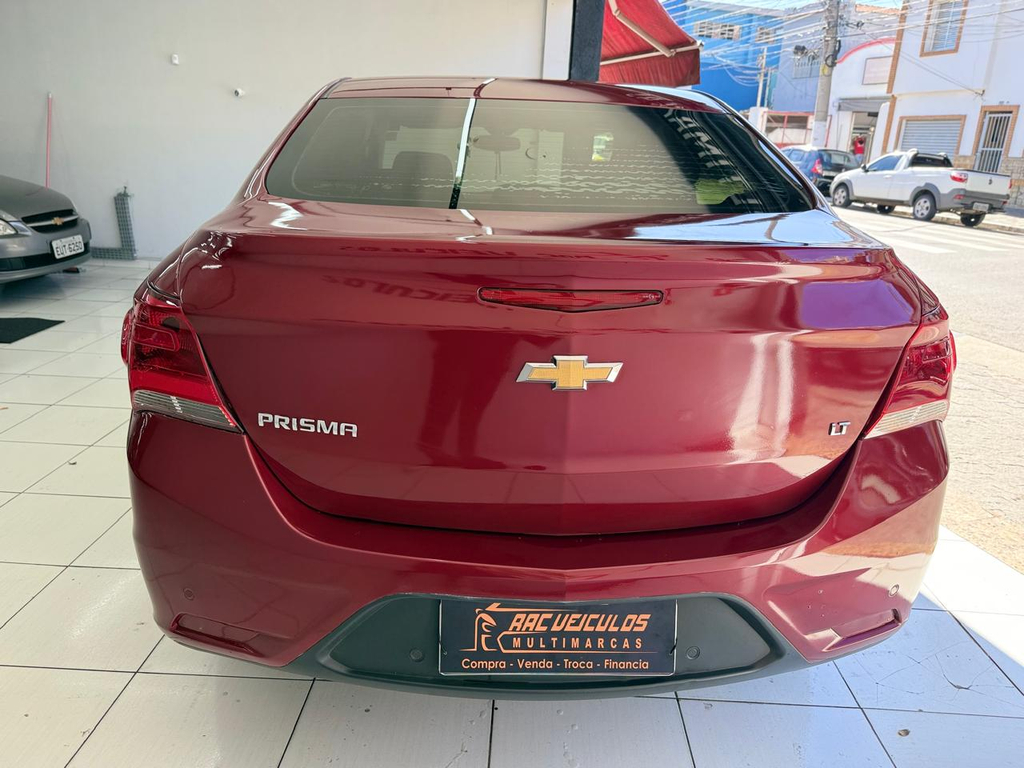 Chevrolet Prisma Vermelho
