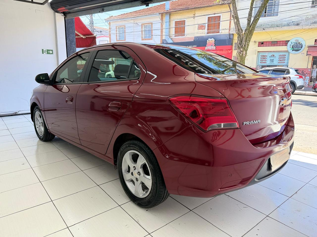 Chevrolet Prisma Vermelho