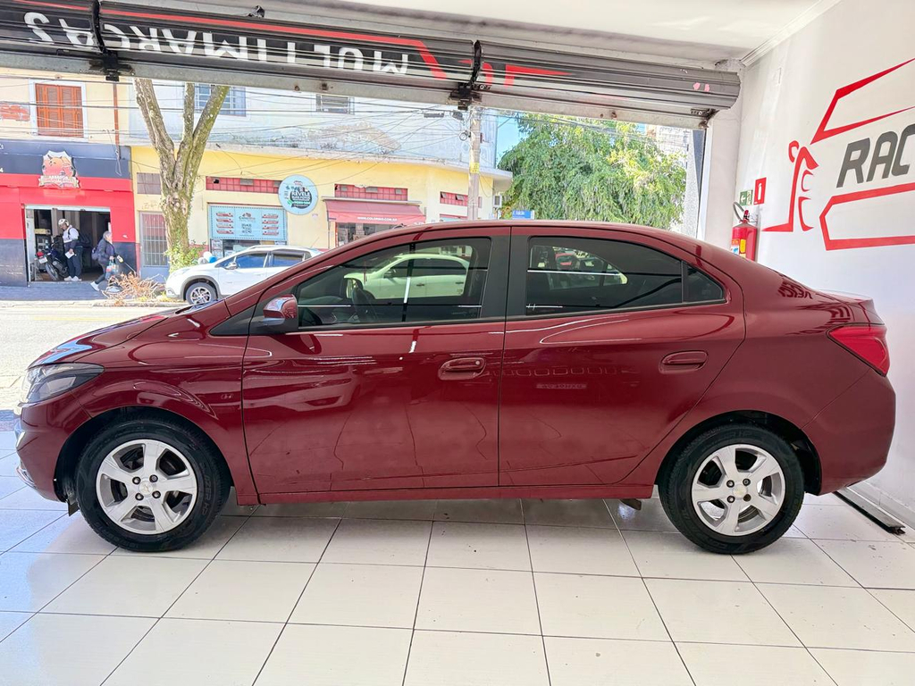 Chevrolet Prisma Vermelho