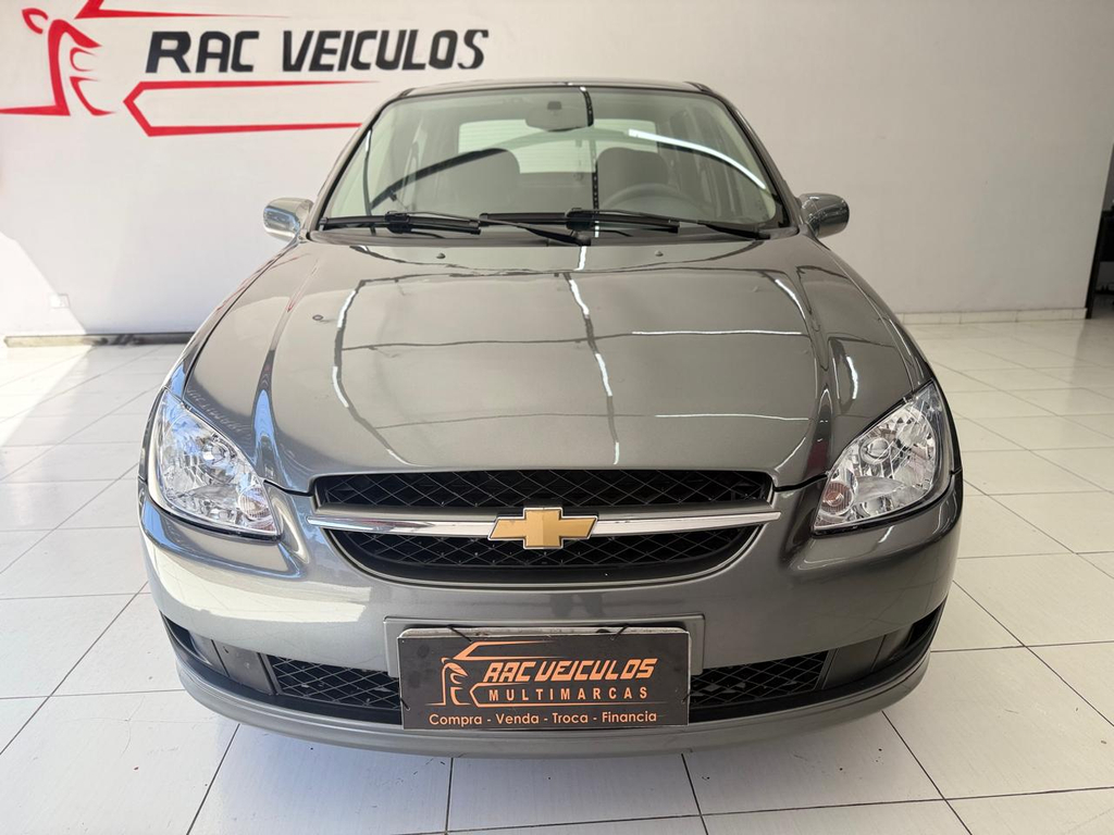 Chevrolet Classic Cinza