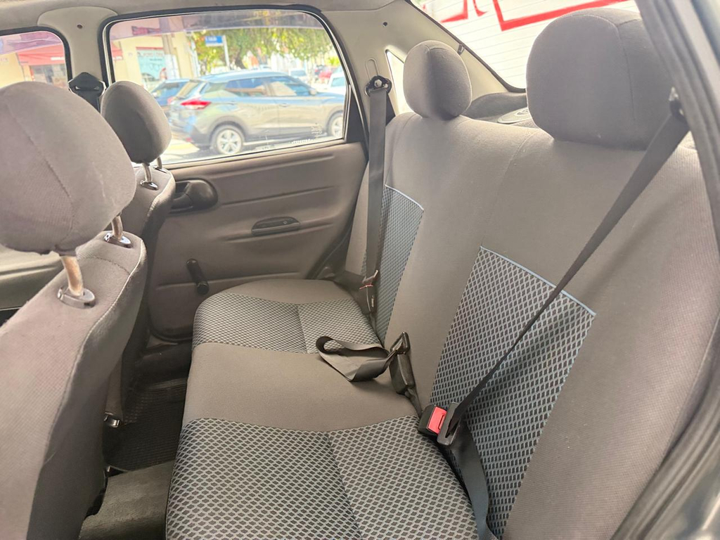 Chevrolet Classic Cinza
