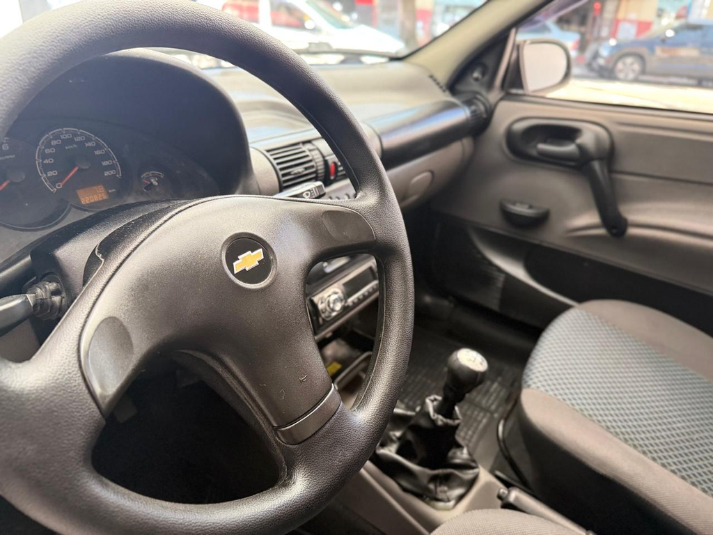 Chevrolet Classic Cinza