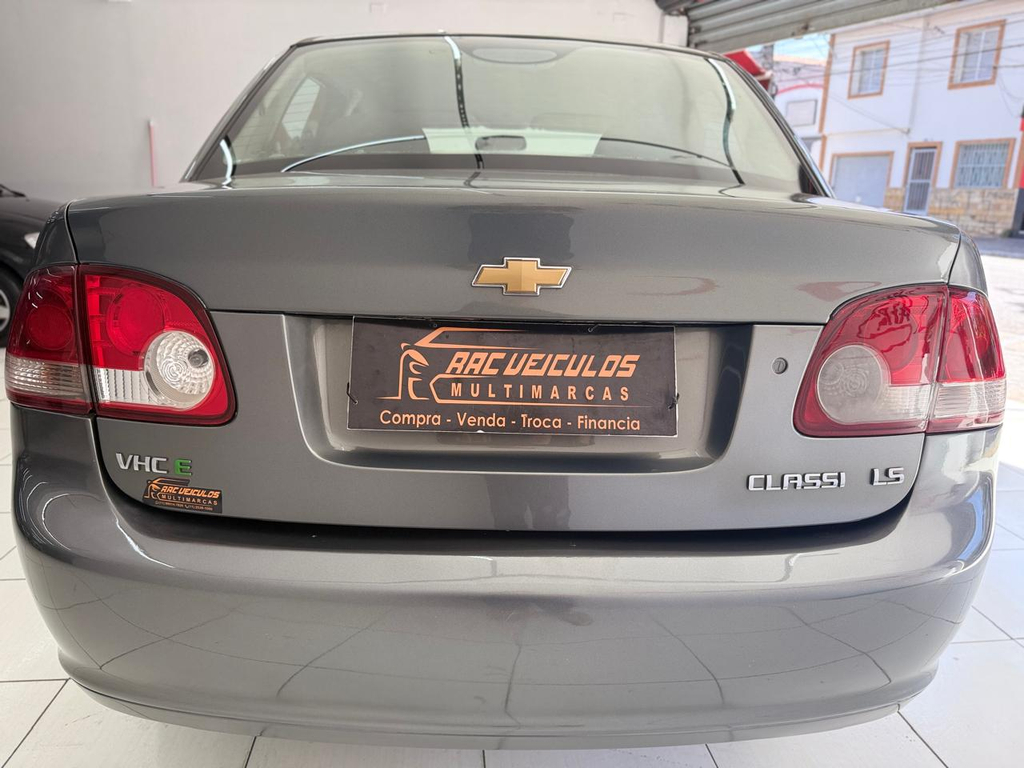 Chevrolet Classic Cinza