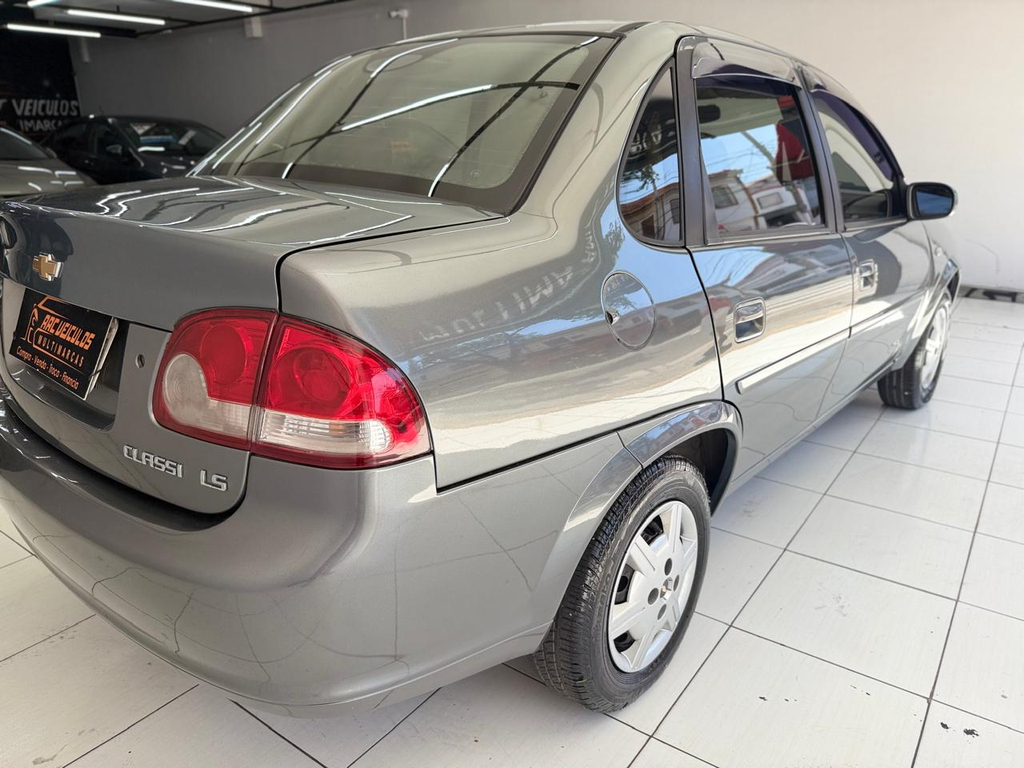 Chevrolet Classic Cinza