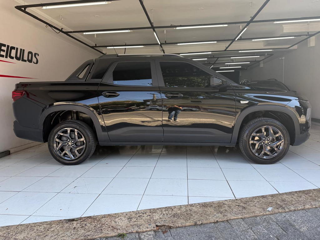 Chevrolet Montana Preto