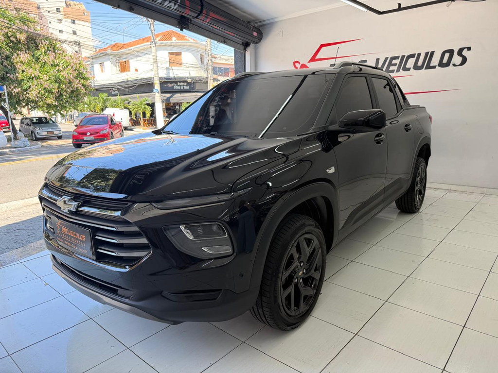 Chevrolet Montana Preto