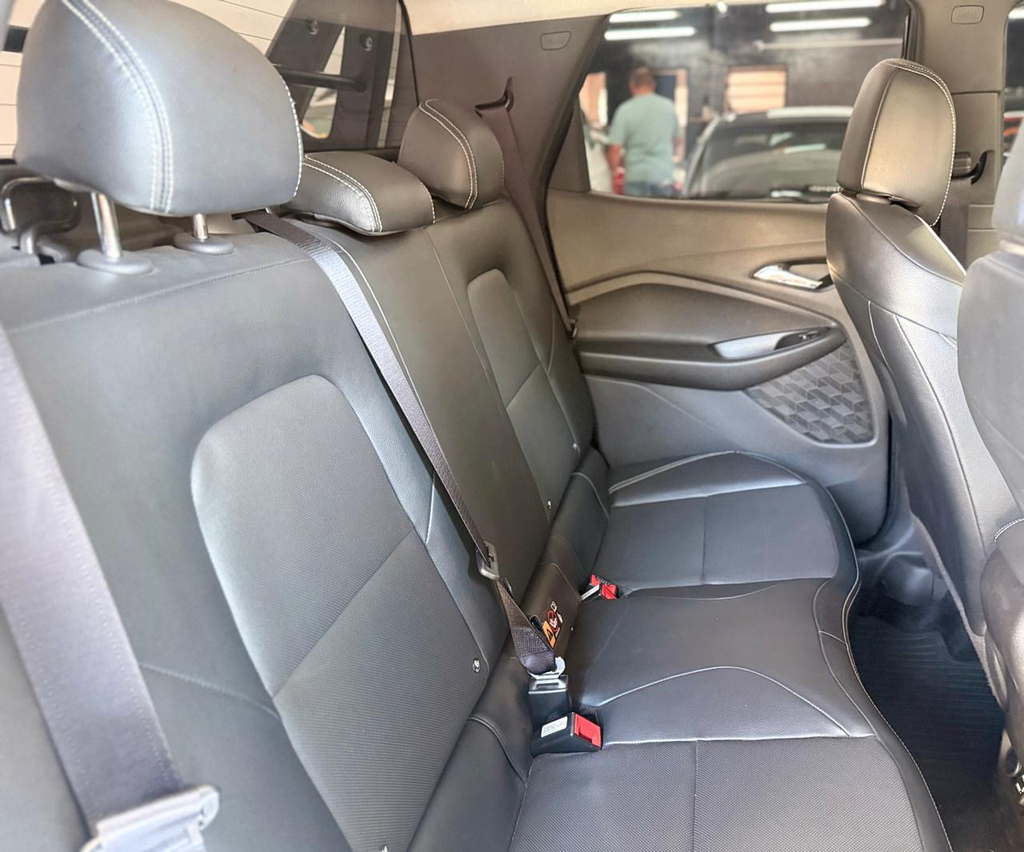 Chevrolet Montana Preto