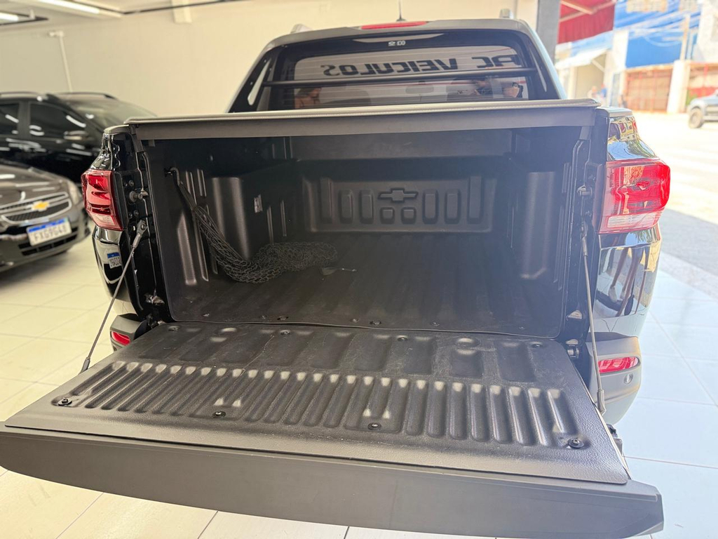 Chevrolet Montana Preto