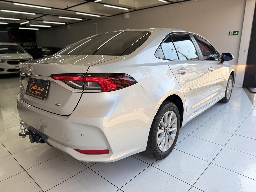 Toyota Corolla Prata