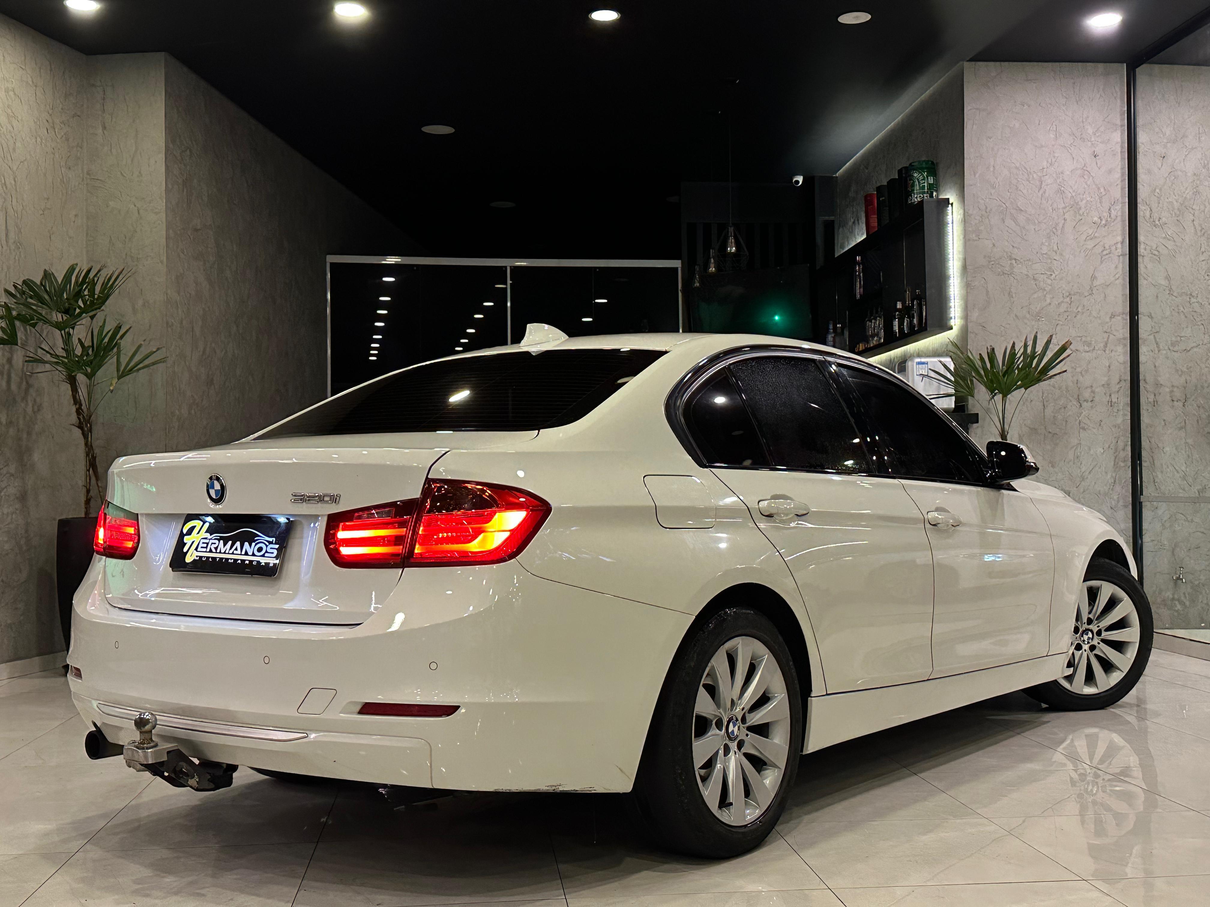 BMW 320i Branco