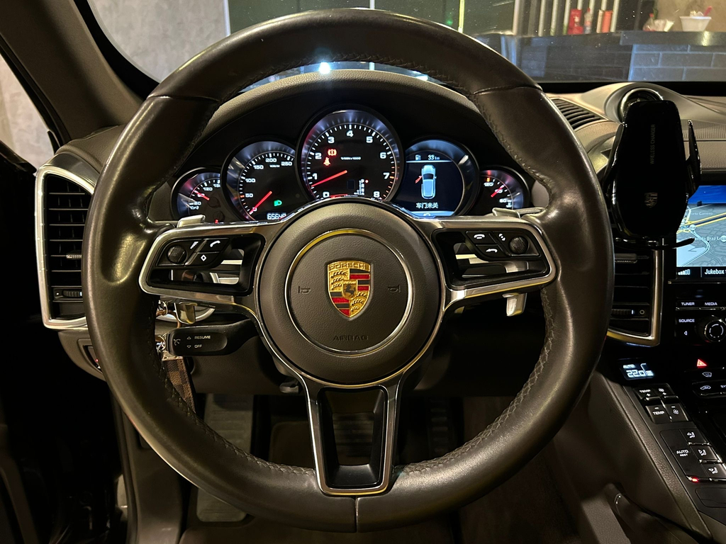 Porsche Cayenne Preto
