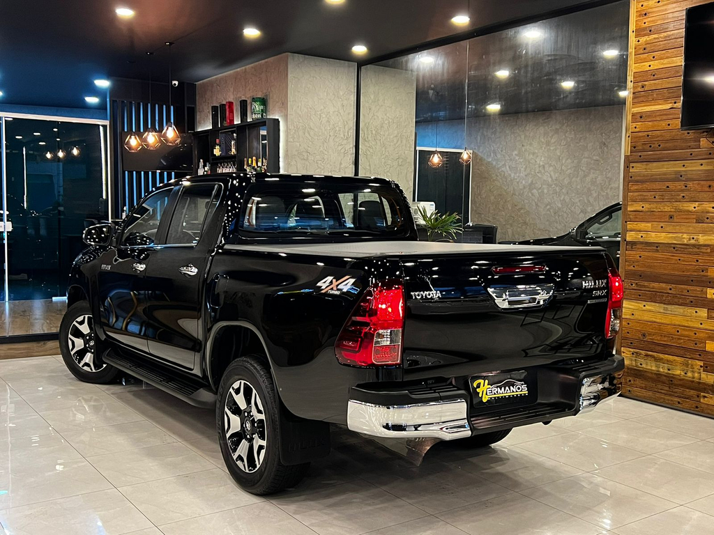 Toyota Hilux Cabine Dupla Preto