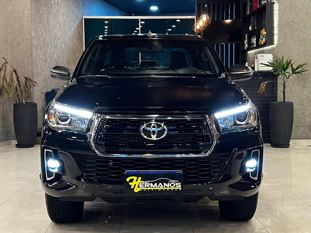 Toyota Hilux Cabine Dupla Preto
