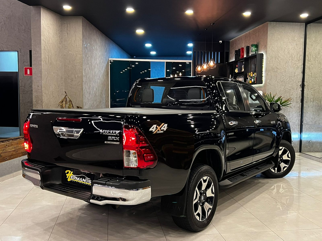 Toyota Hilux Cabine Dupla Preto