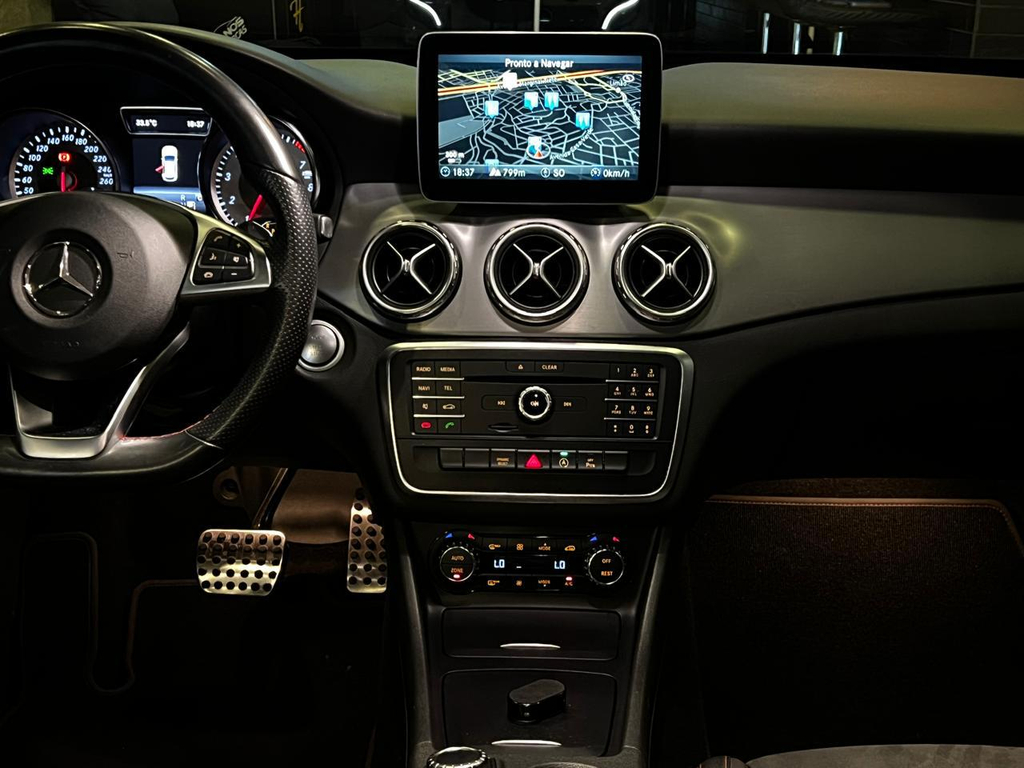 Mercedes Benz GLA-250 Cinza