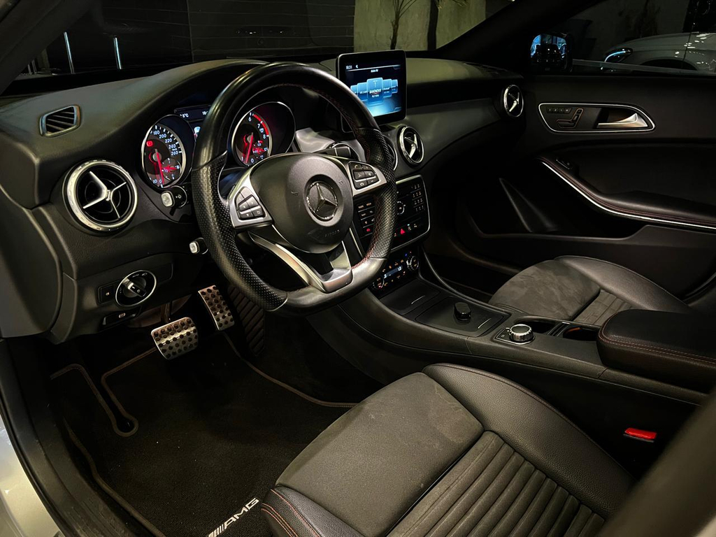 Mercedes Benz GLA-250 Cinza