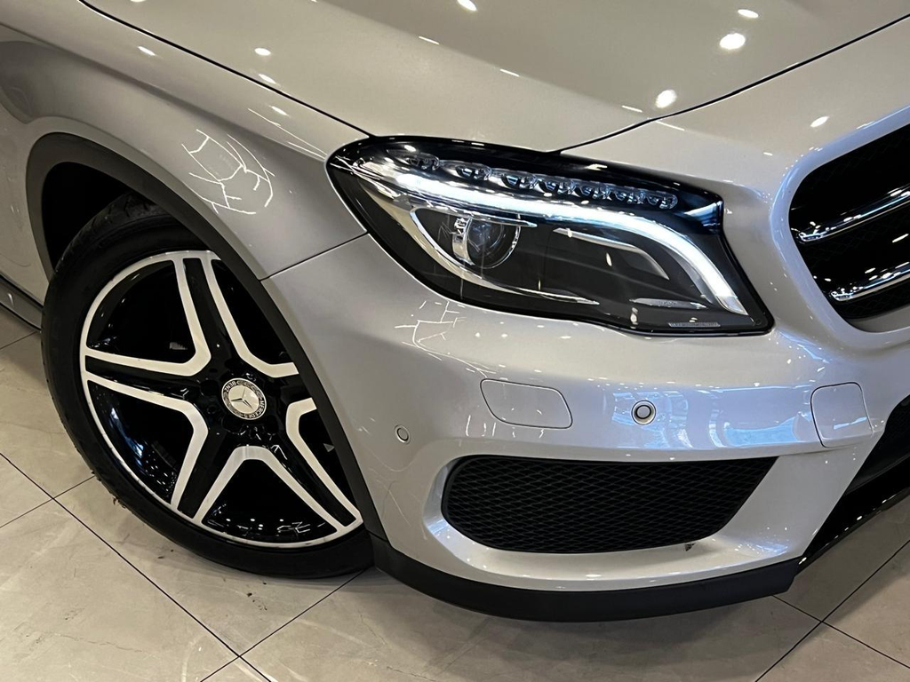 Mercedes Benz GLA-250 Cinza