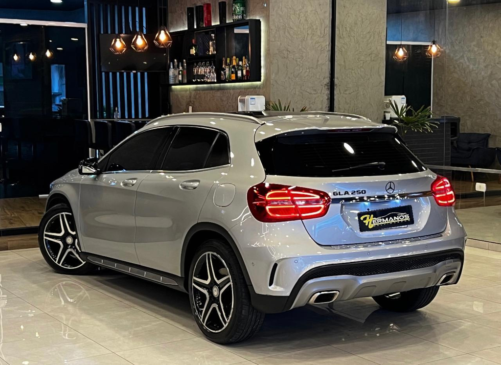 Mercedes Benz GLA-250 Cinza