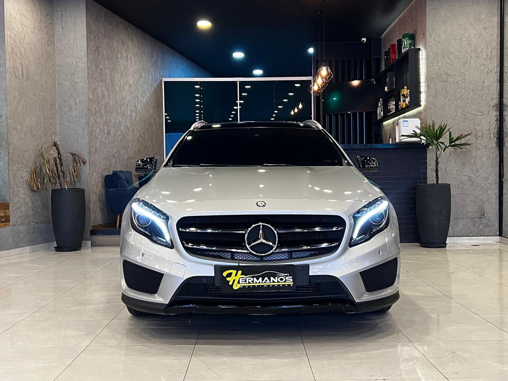 Mercedes Benz GLA-250 Cinza