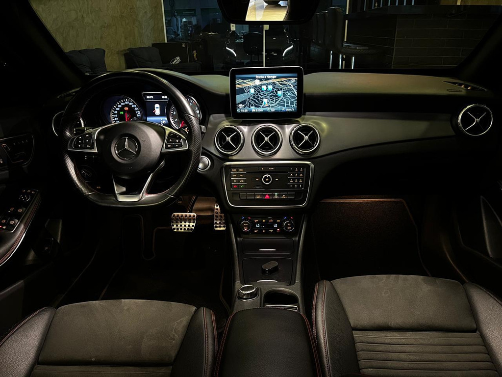 Mercedes Benz GLA-250 Cinza