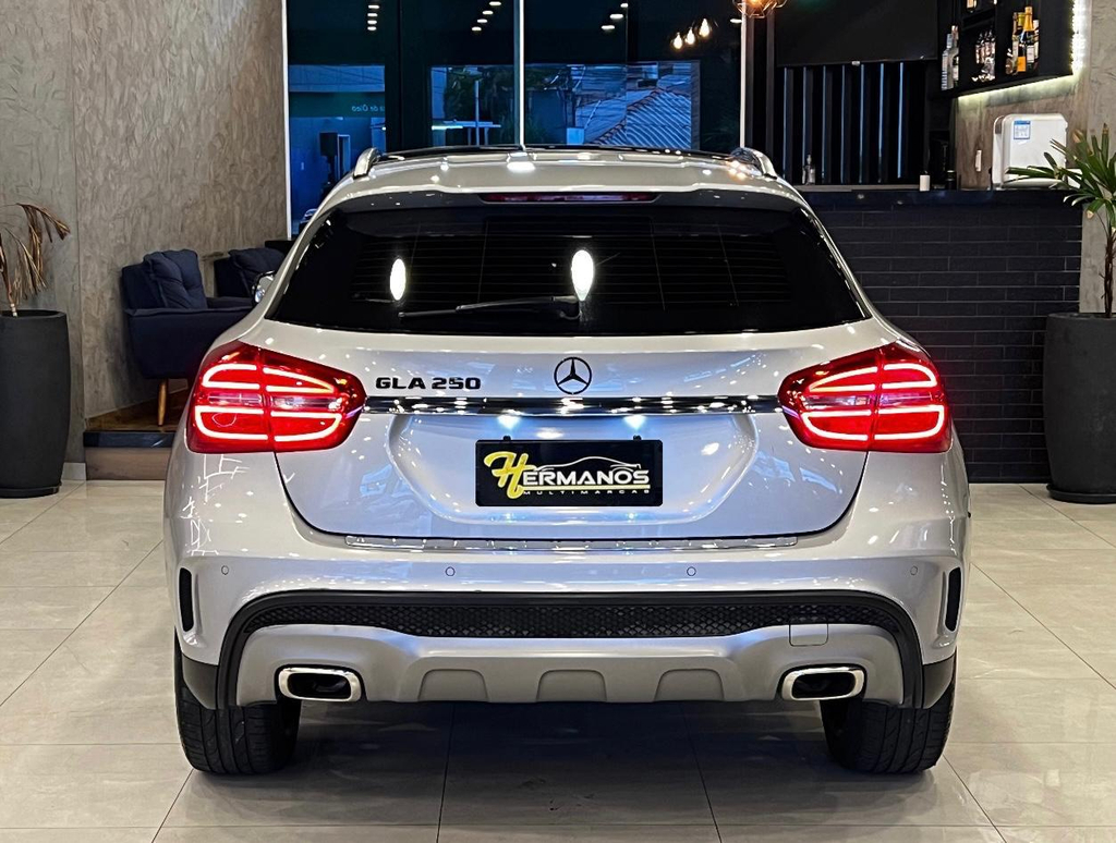 Mercedes Benz GLA-250 Cinza