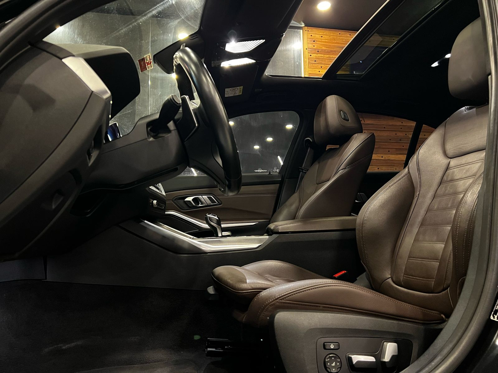 BMW 320i Preto