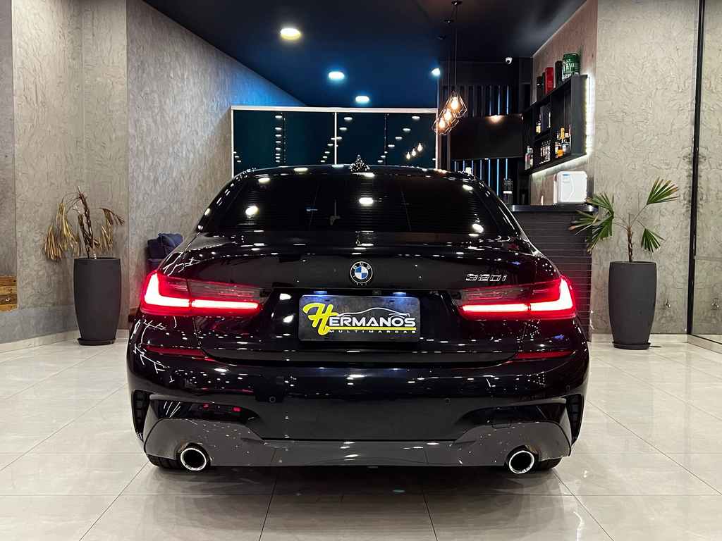 BMW 320i Preto