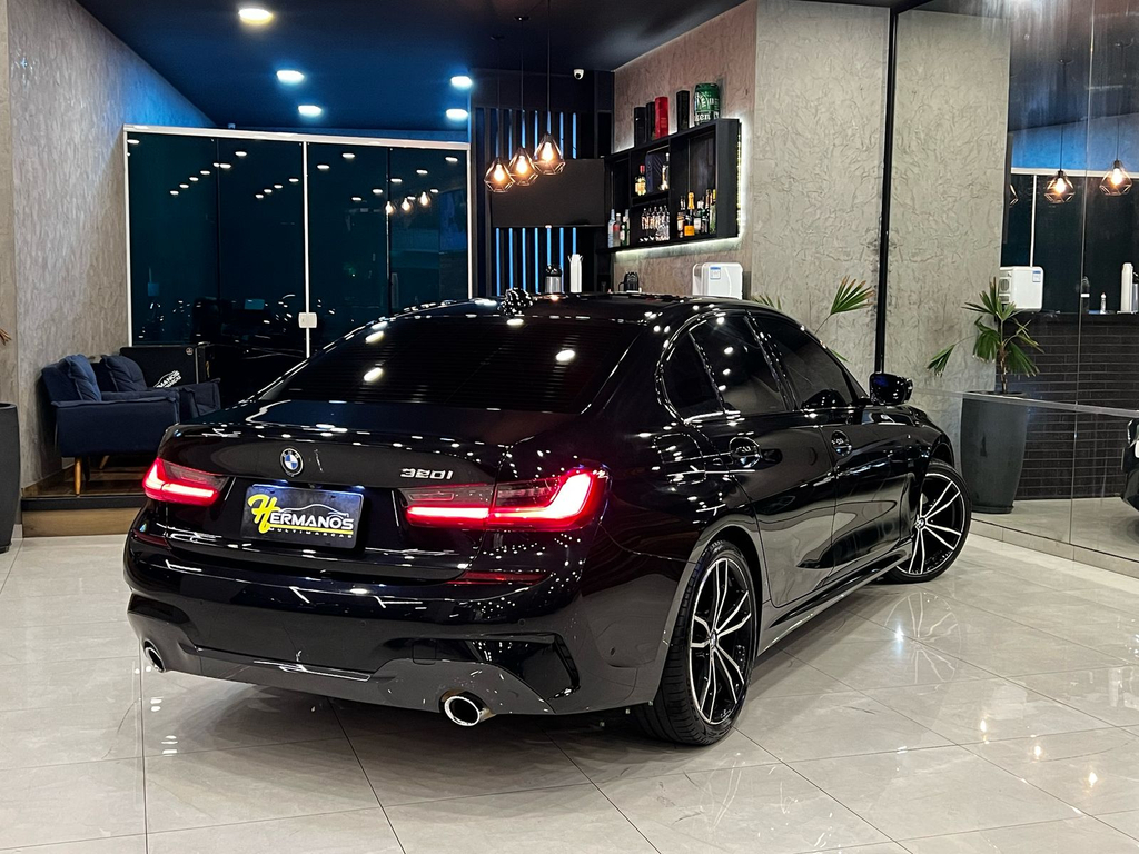 BMW 320i Preto