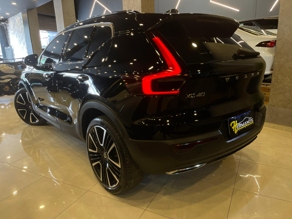 Volvo XC40 Preto