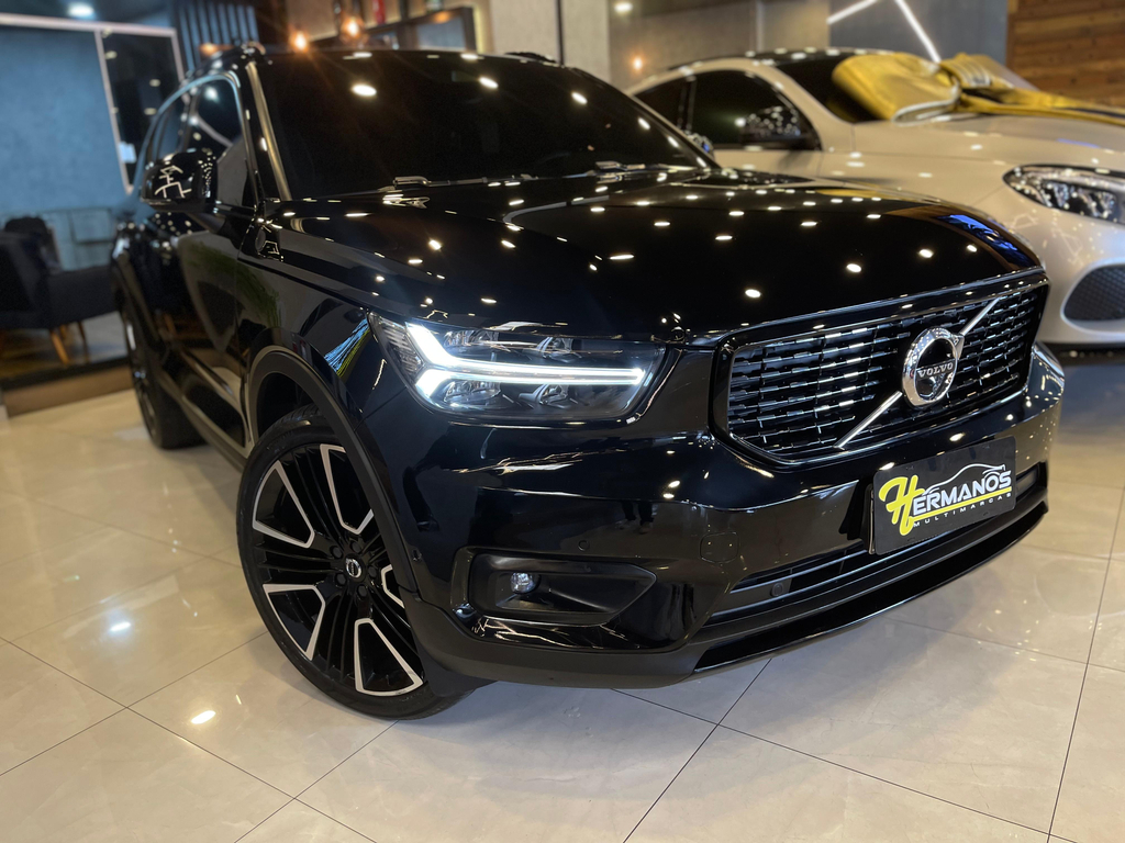 Volvo XC40 Preto