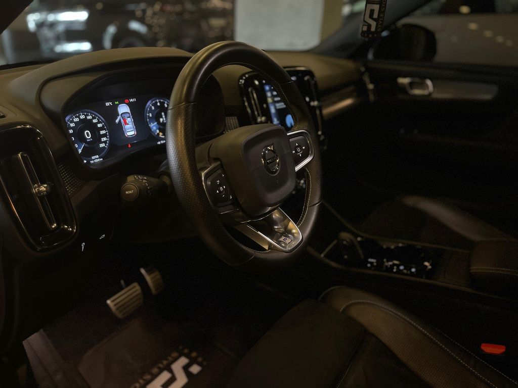 Volvo XC40 Preto