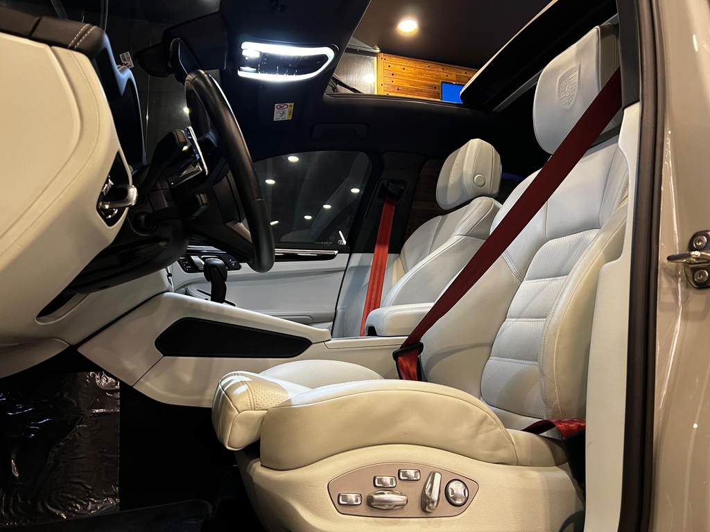 Porsche Macan Cinza