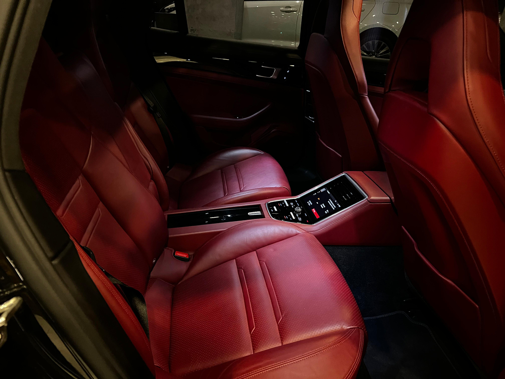 Porsche Panamera Cinza