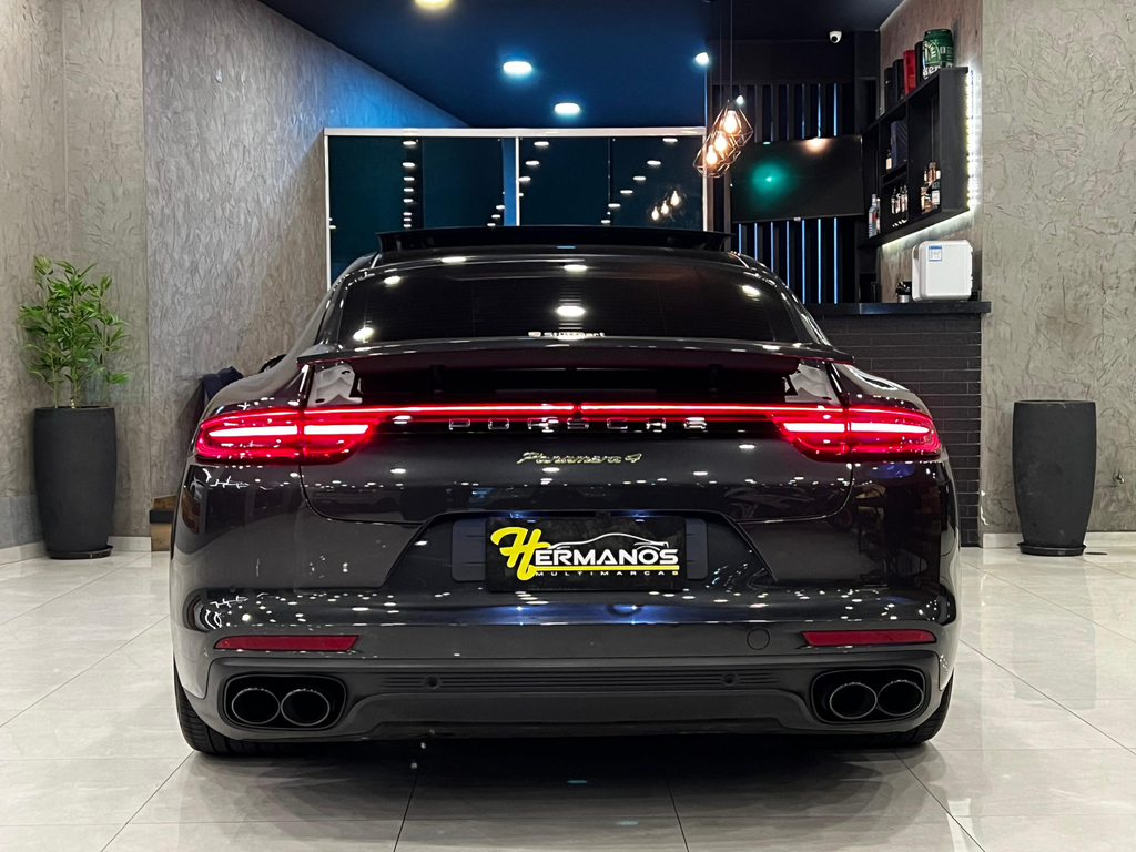 Porsche Panamera Cinza
