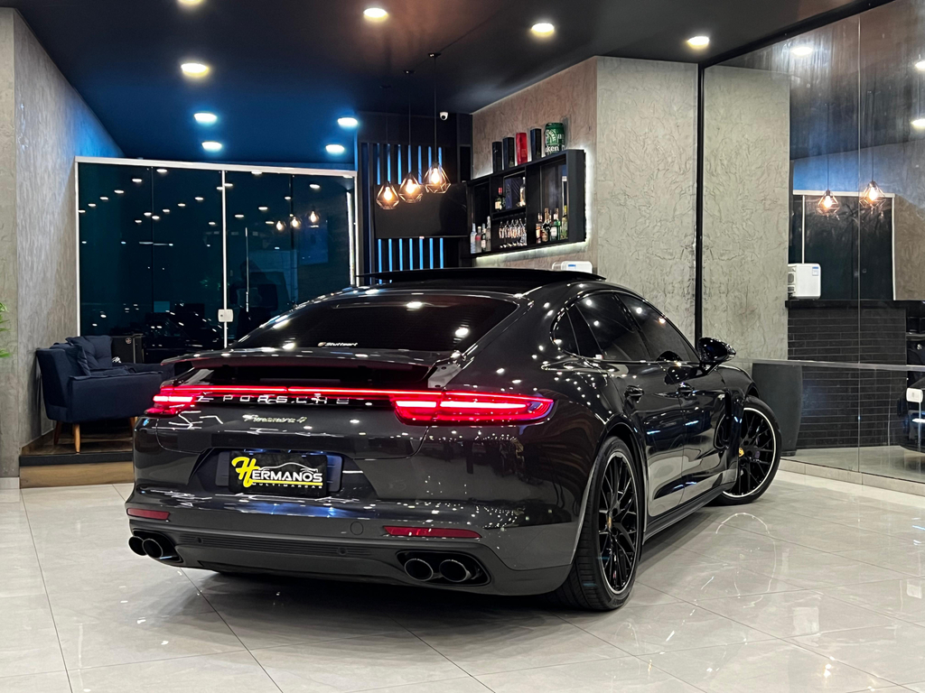 Porsche Panamera Cinza